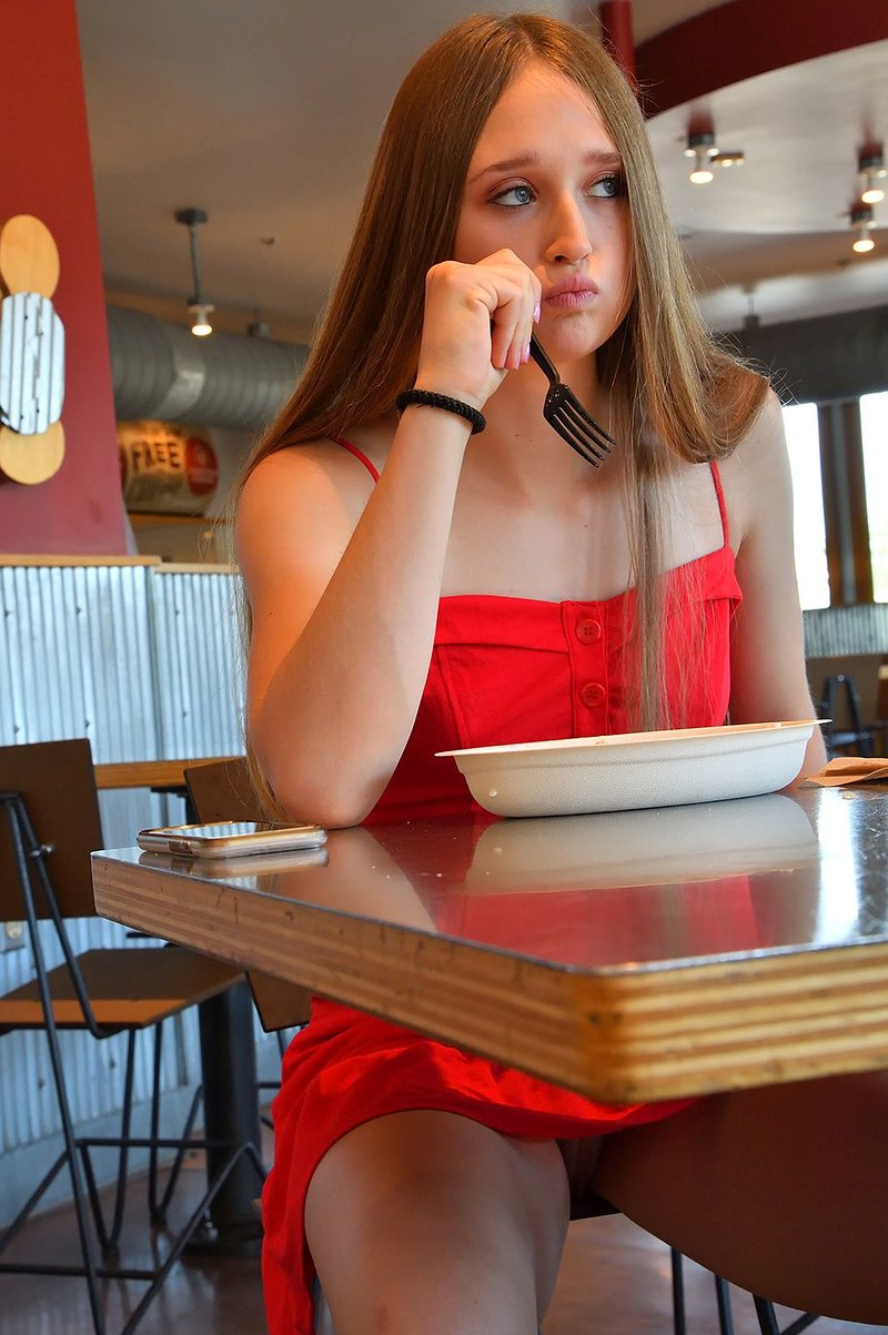 Елена, 19
