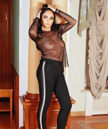 Фатима, 25